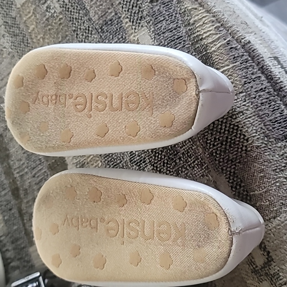 Sale...BUNDLE OF 3 TODDLER SHOES - Picture 6 of 8